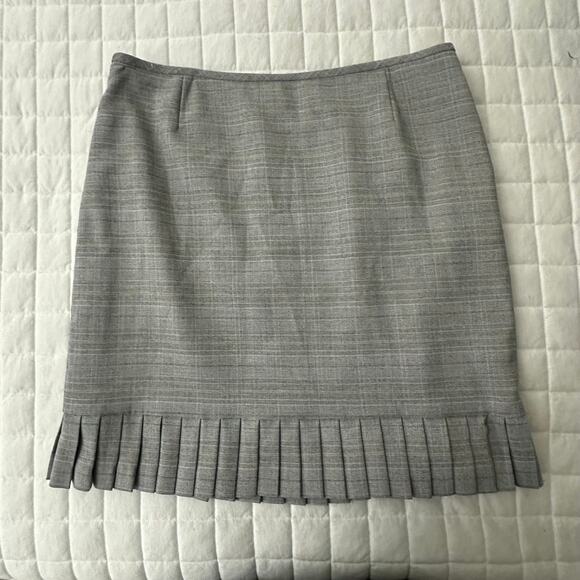 Tahari Skirt Suit Womens 14P Gray Check Pleated Hem Dainty Bow Detail Officewear - Picture 5 of 16
